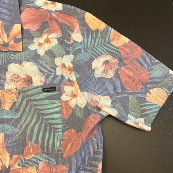 O’Neill Men’s M Tailored Fit Floral Button Down Short Sleeve Shirt - Picture 3 of 6